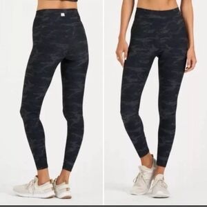 Vuori Clean Elevation Black Camo Camouflage Leggings S Small